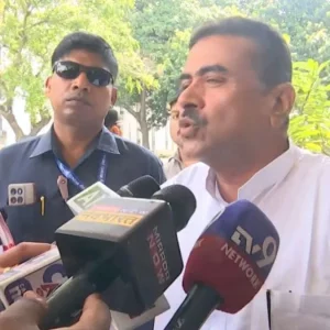 ভবানীপুরে মমতার চেয়ে পিছিয়ে থাকলেও পশ্চিমবঙ্গে সরকার গড়ছে বিজেপি