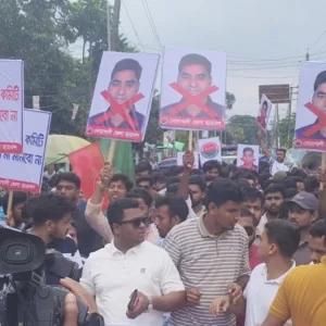 নাছিরকে নোয়াখালীতে অবাঞ্ছিত ঘোষণা করে ছাত্রদলের কমিটি থেকে ১০ নেতার পদত্যাগ