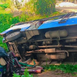 বাসের ধাক্কায় একই পরিবারের তিনজনসহ নিহত ৫