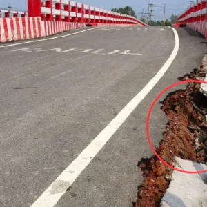 উদ্বোধনের এক মাসেই ধসে পড়লো সেতু-সড়ক, আতঙ্কে এলাকাবাসী
