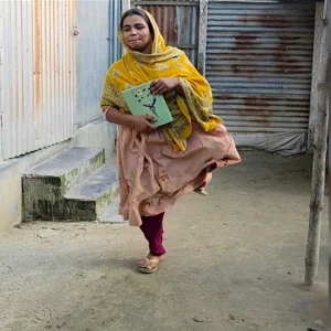 এক পায়ে ভর করে স্বপ্নপথে মেঘলা
