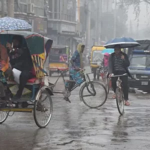 আগামী ৫ দিন ঝড়-বৃষ্টির আভাস, নদীবন্দরে সতর্কতা জারি