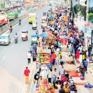 কালিয়াকৈরে মহাসড়ক দখল করে বসছে বাজার, চরম দুর্ভোগ