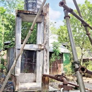 গভীর নলকূপে উঠছে লবণাক্ত পানি, অচল ৭৭ লাখ টাকার স্যানিটেশন প্রকল্প