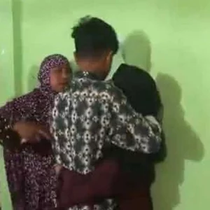 ভালোবাসার বিচ্ছেদ মানতে নারাজ প্রেমিক যুগল, ভিডিও ভাইরাল