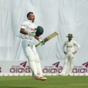 শান্তর সেঞ্চুরিতে প্রথম দিন শেষে শক্ত অবস্থানে বাংলাদেশ 