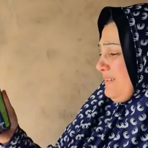 ছেলেকে ইসরায়েলের কারাগারে ‘বন্দী দেখে’ আনন্দে আত্মহারা ফিলিস্তিনি মা