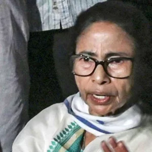 মমতার বাড়ি লক্ষ্য করে ‘চোর-চোর’ স্লোগান