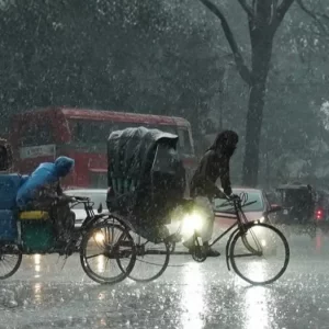 সারাদেশে বজ্রসহ বৃষ্টির আভাস, কোথাও কোথাও দমকা হাওয়ার সম্ভাবনা