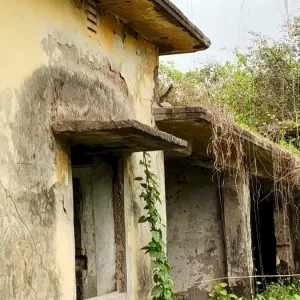মৃতপ্রায় আবহাওয়া অফিস, নেই দরজা-জানালা