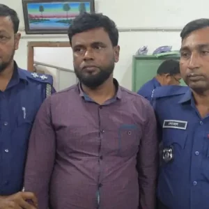 সরকারি অফিসে ভয় দেখিয়ে ঘুষ দাবি, ভুয়া দুদক কর্মকর্তা আটক
