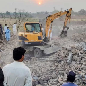 পাকিস্তানে আত্মঘাতী গাড়ি বোমা হামলায় ১৪ পুলিশ সদস্য নিহত