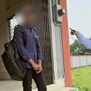 ‘সিগারেট খেয়ে’ ফেসবুকে ছবি, বহিষ্কার কলেজছাত্র