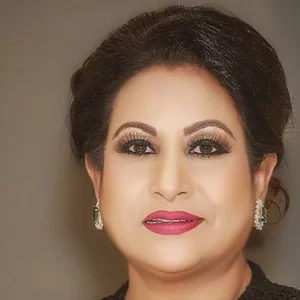 আগে মানুষ মায়ের হাত ধরে হাঁটত, এখন মোবাইল হাতে নিয়ে হাঁটে: চম্পা