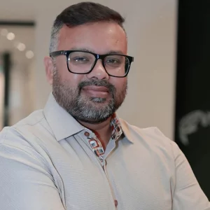 কানাডায় আবারও ইতিহাস গড়ার পথে বাংলাদেশি হাফিজ