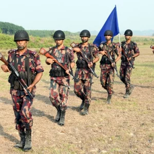 ফেনী সীমান্তে সতর্ক অবস্থানে বিজিবি