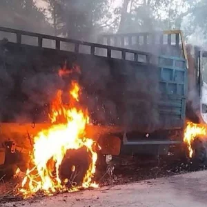 গাজীপুরে গরু চুরির অভিযোগে তিনজনকে পিটিয়ে হত্যা, পিকআপে আগুন