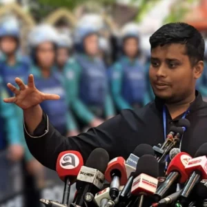 পুলিশকে ‘ম্যানেজ’ করে চলার সংস্কৃতি থেকেই দুর্নীতির জন্ম: হাসনাত আবদুল্লাহ