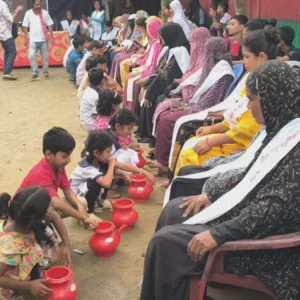 মা দিবসে মায়েদের পা ধুয়ে শ্রদ্ধা জানাল শতাধিক শিক্ষার্থী