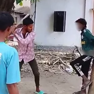 যুবককে গাছে বেঁধে ৪৫ সেকেন্ডে ১৪ বার লাঠির আঘাত