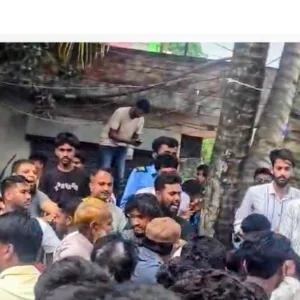 নারায়ণগঞ্জে স্বেচ্ছাসেবক দলের দুপক্ষের সংঘর্ষ-গোলাগুলি