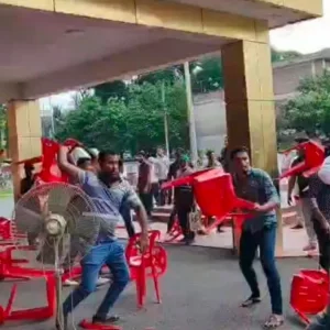 পবিপ্রবিতে ভিসির অপসারণ দাবির কর্মসূচিতে হামলা, শিক্ষকসহ আহত ৩০