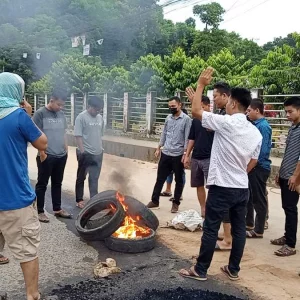 সাজেকে সড়ক অবরোধ, পর্যটন এলাকায় যান চলাচল বন্ধ