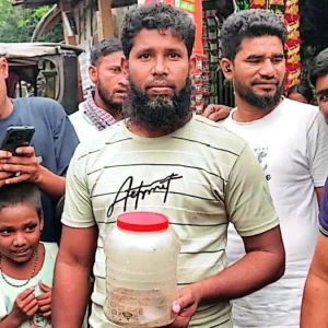সাপুড়ে নন তবুও লোকালয়ে বিষধর সাপ এলে ডাক পড়ে সোহেলের