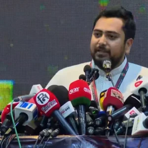 বন্ধুত্বের পরিচয় কাঁটাতারের বেড়া হতে পারে না: নাহিদ ইসলাম