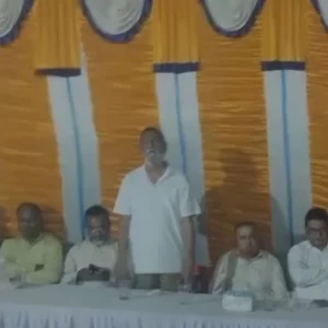 আমাদেরটা কয়লা বা পানিমন্ত্রী নয়, স্বরাষ্ট্রমন্ত্রী, কথা না শুনলে গাট্টি বাঁধতে হবে