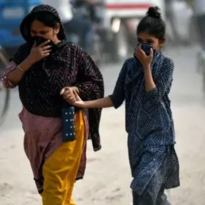 বিশ্বে বায়ুদূষণে আবারও শীর্ষে ঢাকা