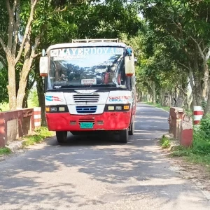 কালভার্ট ফেলে রেখেই সড়ক সংস্কার, ক্রমেই বাড়ছে দুর্ঘটনা