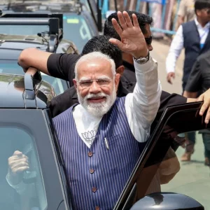 জ্বালানির অভাবে নিজের গাড়িবহর অর্ধেক করছেন মোদি