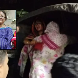 পুলিশের গাড়িতে উঠেই মহিলা আওয়ামী লীগ নেত্রীর ‘জয় বাংলা’ স্লোগান