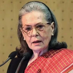 হাসপাতাল থেকে বাড়িতে ফিরলেন সোনিয়া গান্ধী