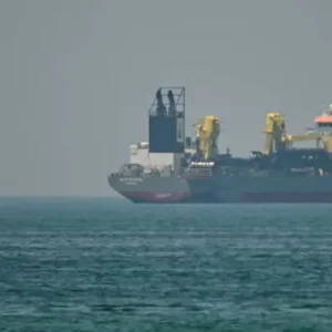 আমিরাত উপকূল থেকে জাহাজ জব্দ, নেওয়া হচ্ছে ইরানের দিকে
