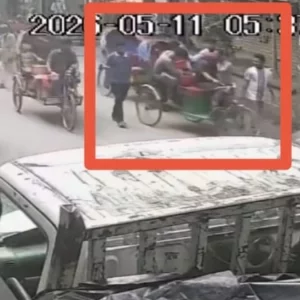 মোহাম্মদপুরে প্রকাশ্য ছিনতাই, রিকশা থামিয়ে অস্ত্রের মুখে লুট