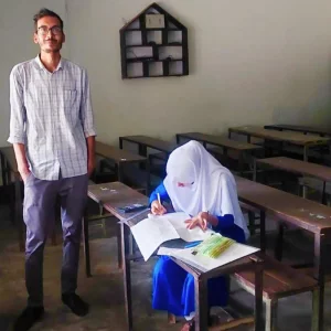 এক এসএসসি পরীক্ষার্থীর পাহারায় ৮ কর্মকর্তা