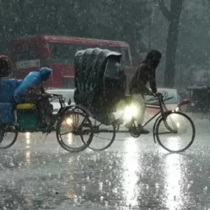 দুপুরের মধ্যেই কয়েক জেলায় ঝড় ও ভারি বৃষ্টির শঙ্কা