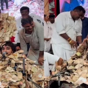 টাকার পাহাড়ে চাপা পড়েও গান থামেনি, নোট বৃষ্টির ভিডিও ভাইরাল