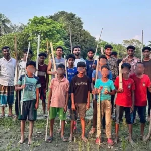 কুকুরের কামড়ে হাসপাতালে ৩ গ্রামের মানুষ, আতঙ্কে লাঠি হাতে চলাফেরা