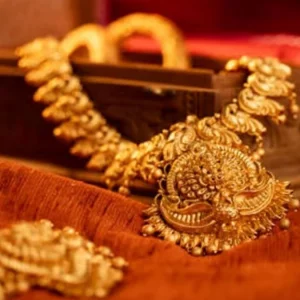 আবারও স্বর্ণের দামে বড় পতন, ভরিতে কমলো কত?