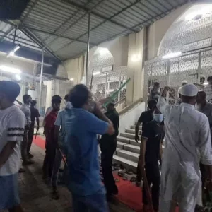 জামায়াত-শিবির তৌহিদী জনতার ব্যানারে শাহ আলী মাজারে হামলা, নির্বিচার লাঠিপেটা