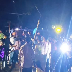 গাড়ির হর্ন বাজানো নিয়ে ব্রাহ্মণবাড়িয়ায় টর্চ জ্বালিয়ে দুপক্ষের সংঘর্ষ