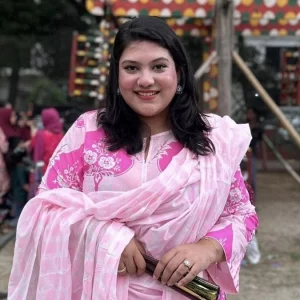 মারা গেছেন কারিনা কায়সার
