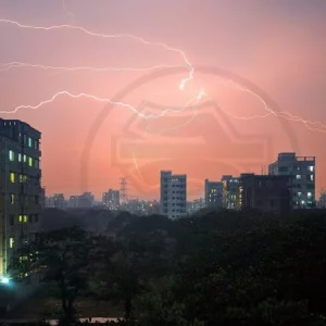রাতের মধ্যে ঢাকায় বজ্রসহ বৃষ্টিপাতের আভাস