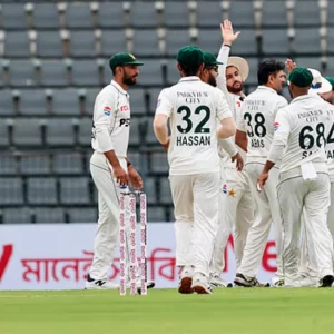 শান্ত-মুশফিকের ব্যাটে প্রতিরোধ গড়ে লাঞ্চে বাংলাদেশ