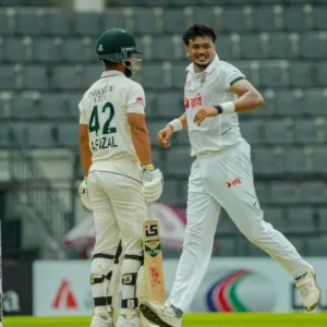 ৪ উইকেট নিয়ে দ্বিতীয় দিনের প্রথম সেশন বাংলাদেশের