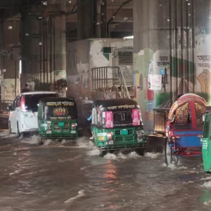 রাজধানীজুড়ে ভারী বৃষ্টিপাত, অলিগলিতে জলাবদ্ধতা