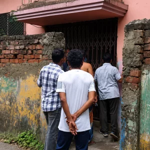 আত্মীয়ের বাসা থেকে স্বামী-স্ত্রী ও সন্তানের মরদেহ উদ্ধার